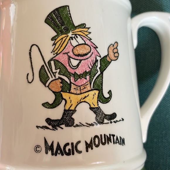 Vintage Six Flags Magic Mountain Leprechaun Mug 15oz - Picture 11 of 11